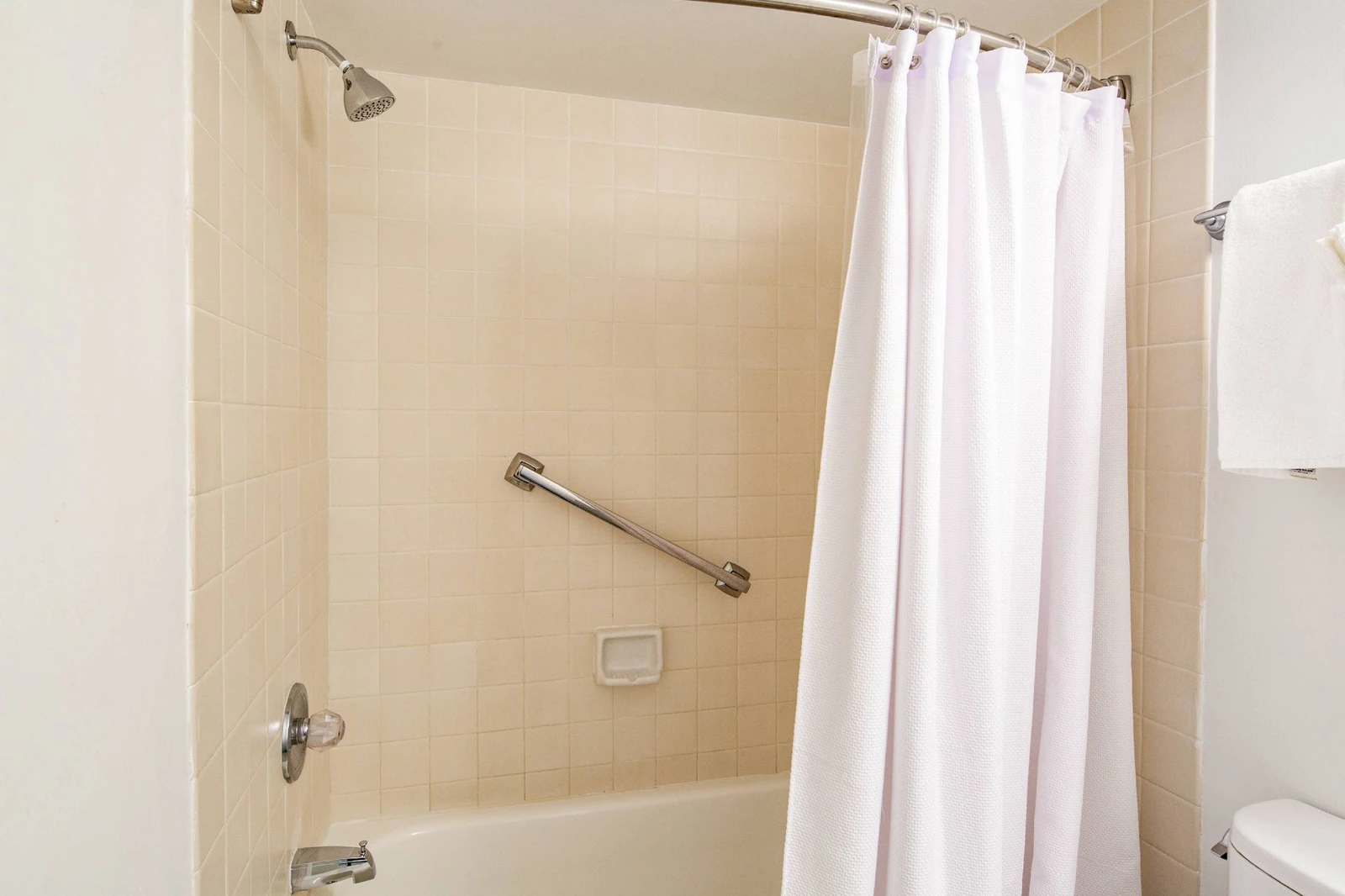 The en suite bathroom also features a shower/tub combo.