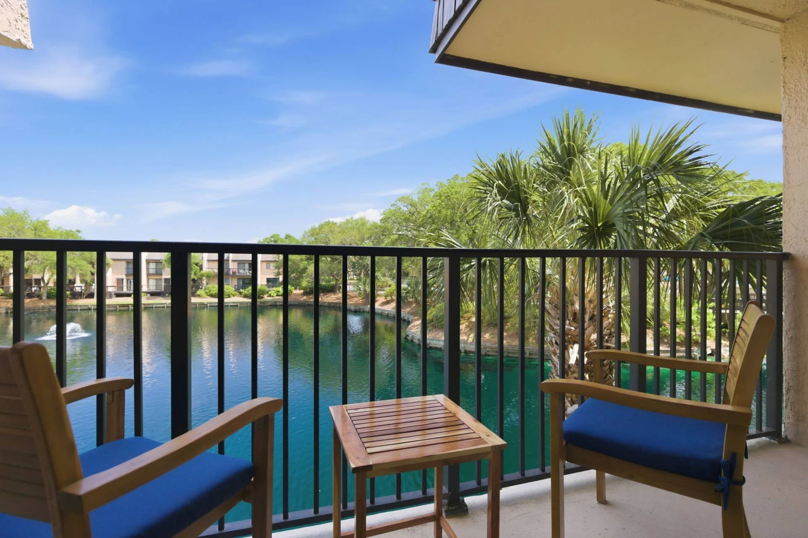 Island Club 111