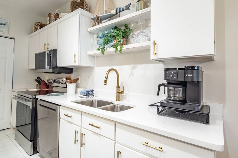 The kitchen also has a combo keurig / drip coffee maker.