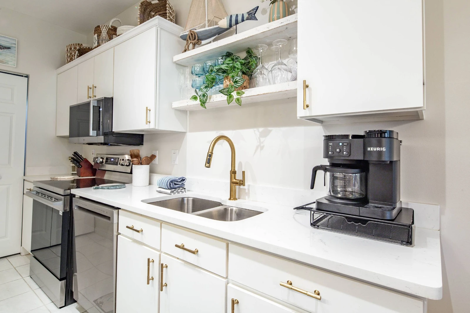 The kitchen also has a combo keurig / drip coffee maker.