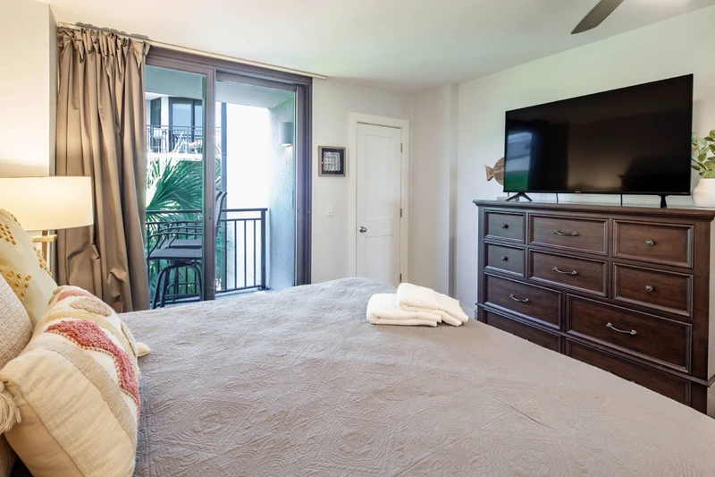 The king suite also features a dresser, flat screen TV and ceiling fan.