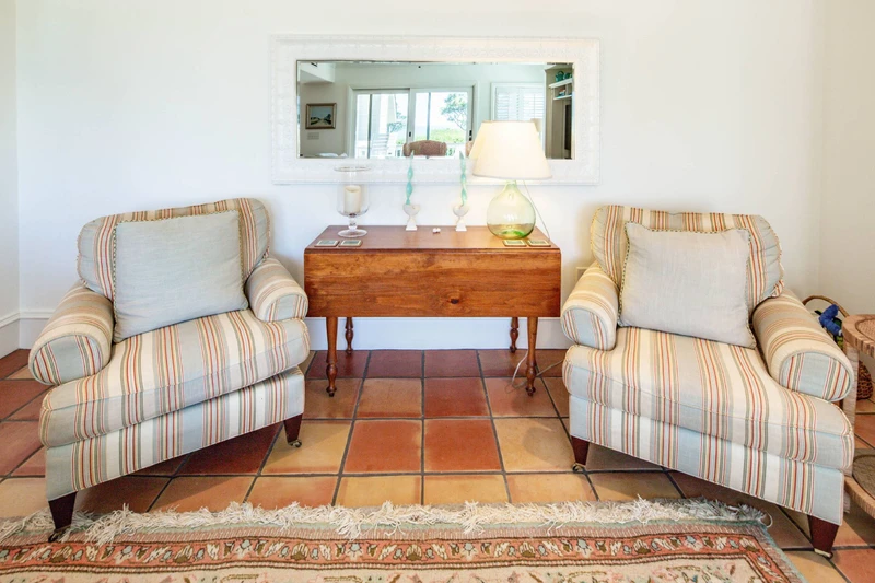 There's plenty of room for your family or friends to gather together or spread out & relax.