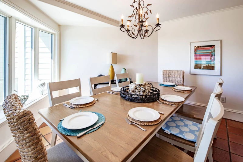 One of the best features of a great vacation Is the opportunity to dine with your family or friends.