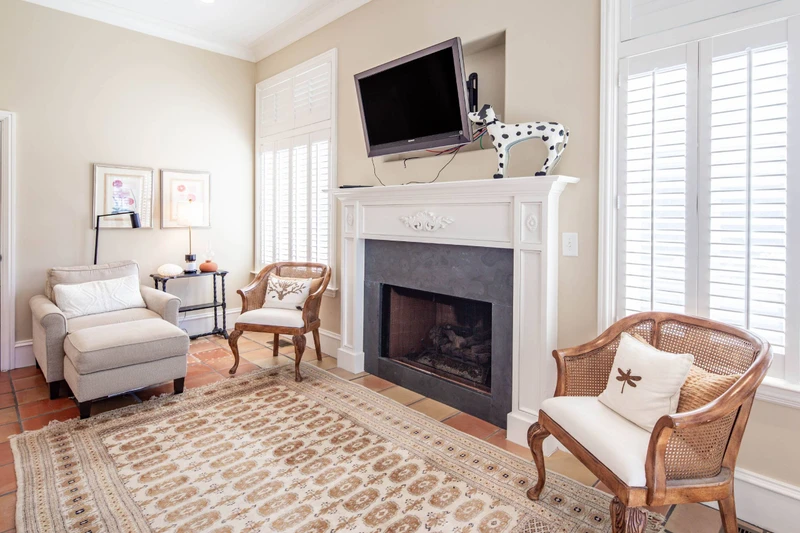 The sunroom is the perfect spot for your kids to enjoy a movie night.  Fireplace not available for use.