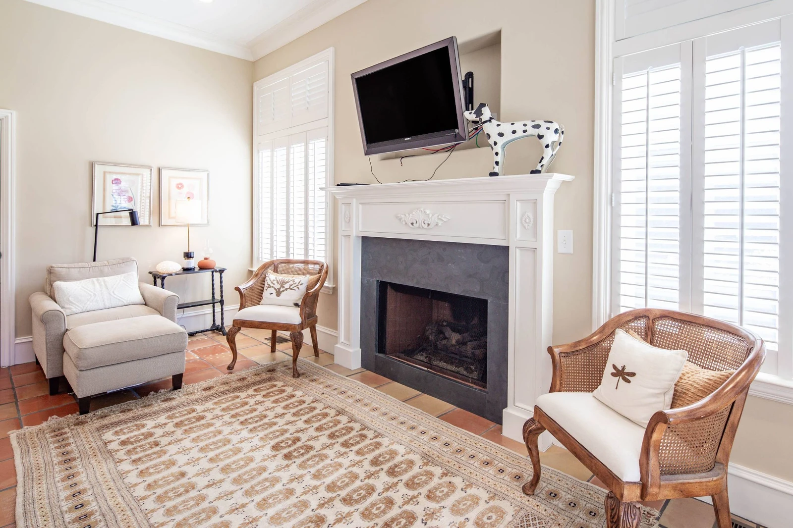 The sunroom is the perfect spot for your kids to enjoy a movie night.  Fireplace not available for use.