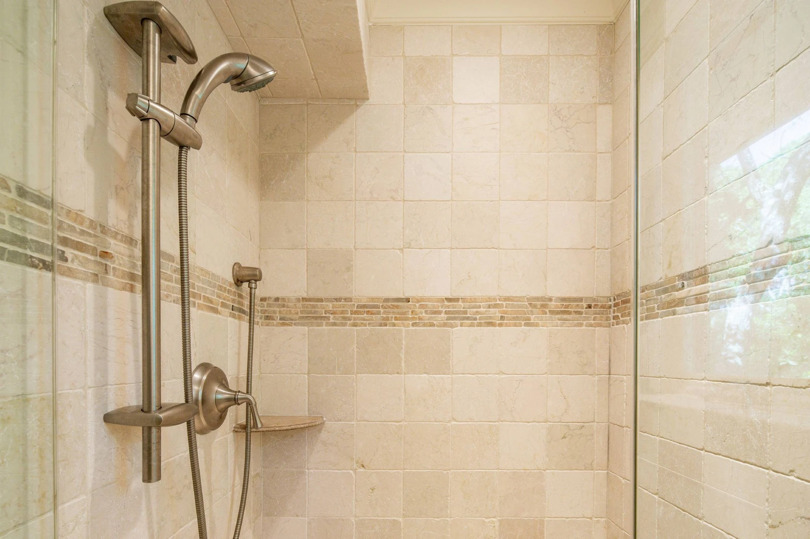 The twin en suite bathroom features a tiled, walk-in shower.